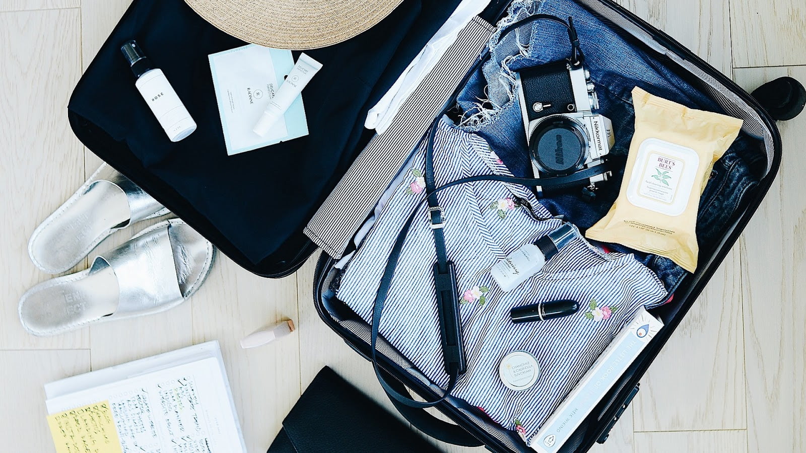 8_essential_travel_gadgets